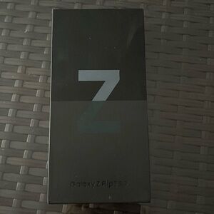 **BOX ONLY** Samsung Galaxy Z Flip 3 AT&T Phone Box